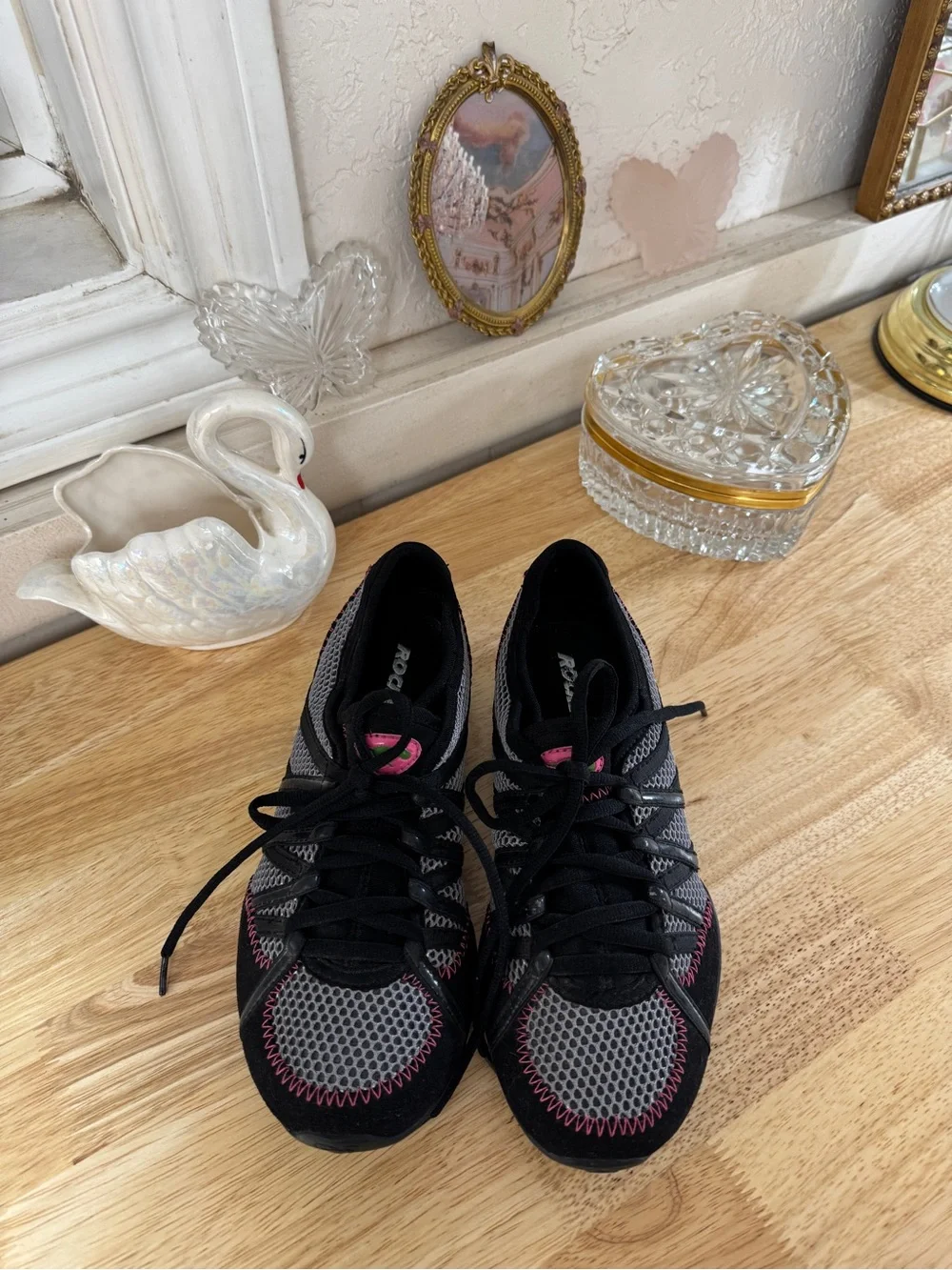 Rocket Dog Y2K Mesh Sneakers Size 8.5 | Black Pink Retro Trainers